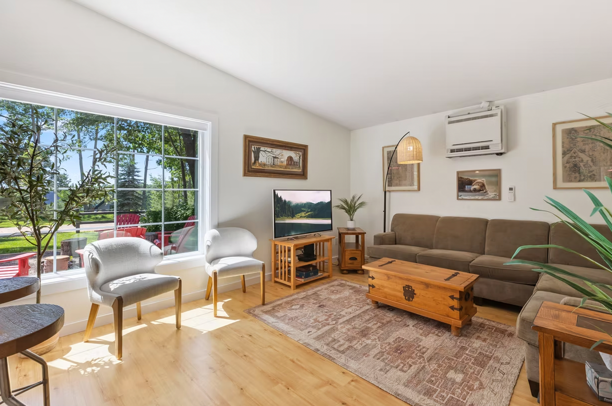 The Clubhouse - Solo + Shared Rooms