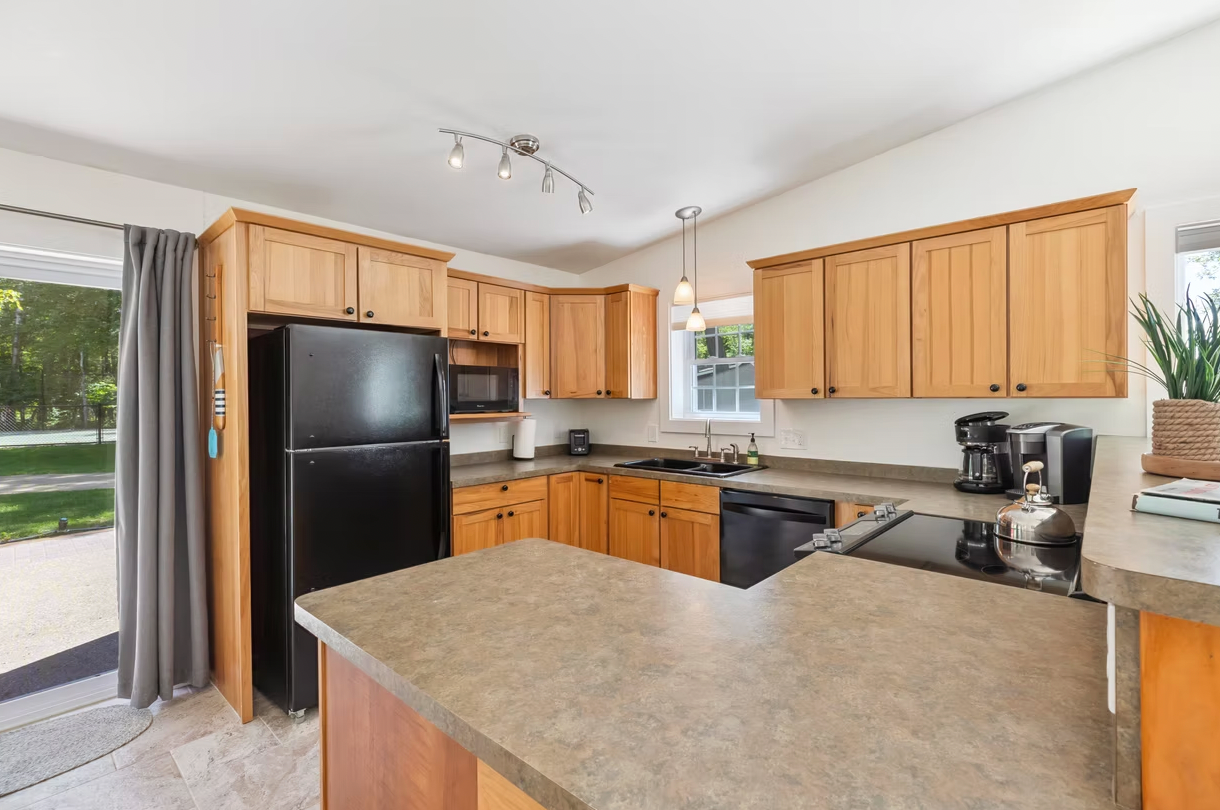 The Clubhouse - Solo + Shared Rooms