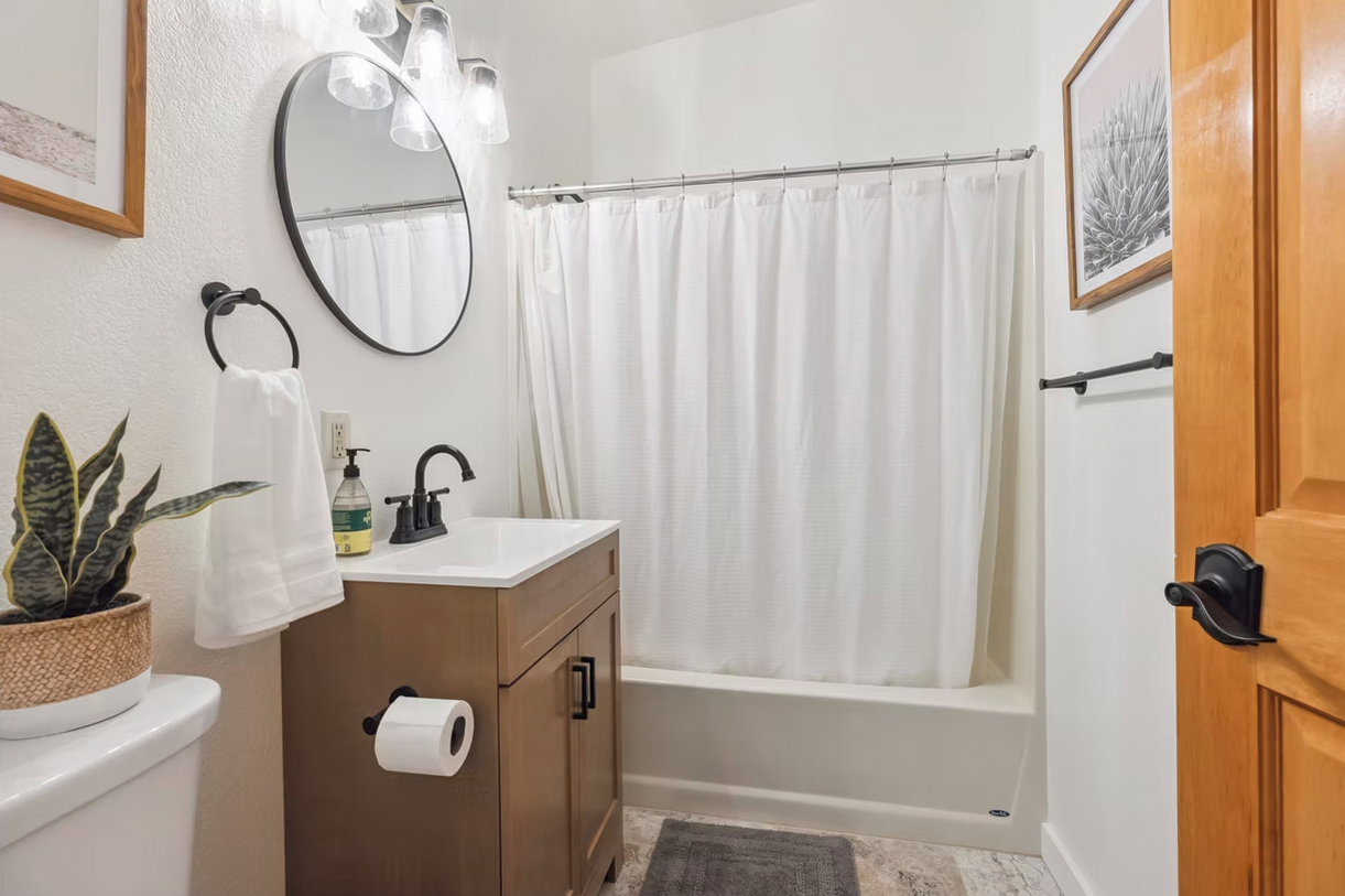 The Clubhouse - Solo + Shared Rooms