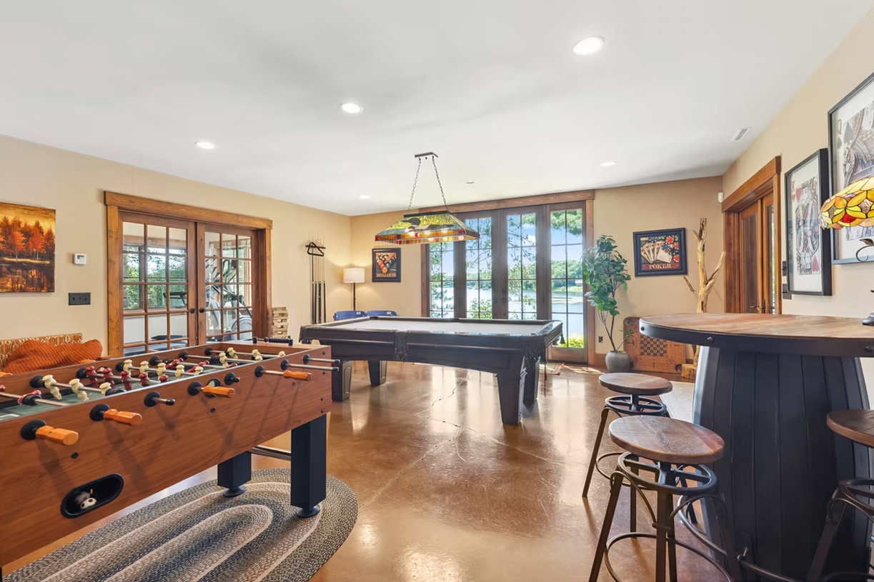 The Lodge - Solo + Shared Rooms